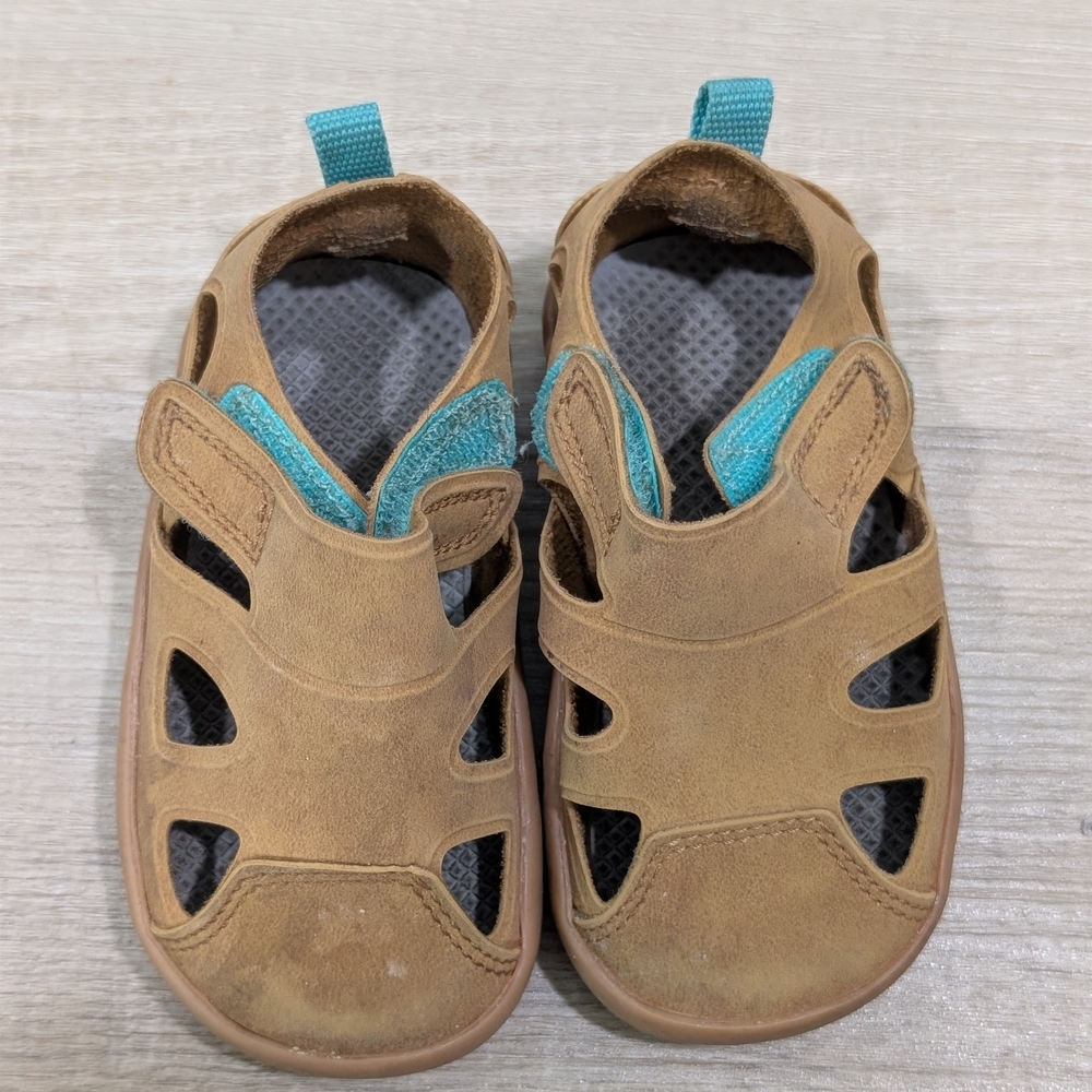 Ten Little Tan Shoes Toddler 4.5 Excellent Condition